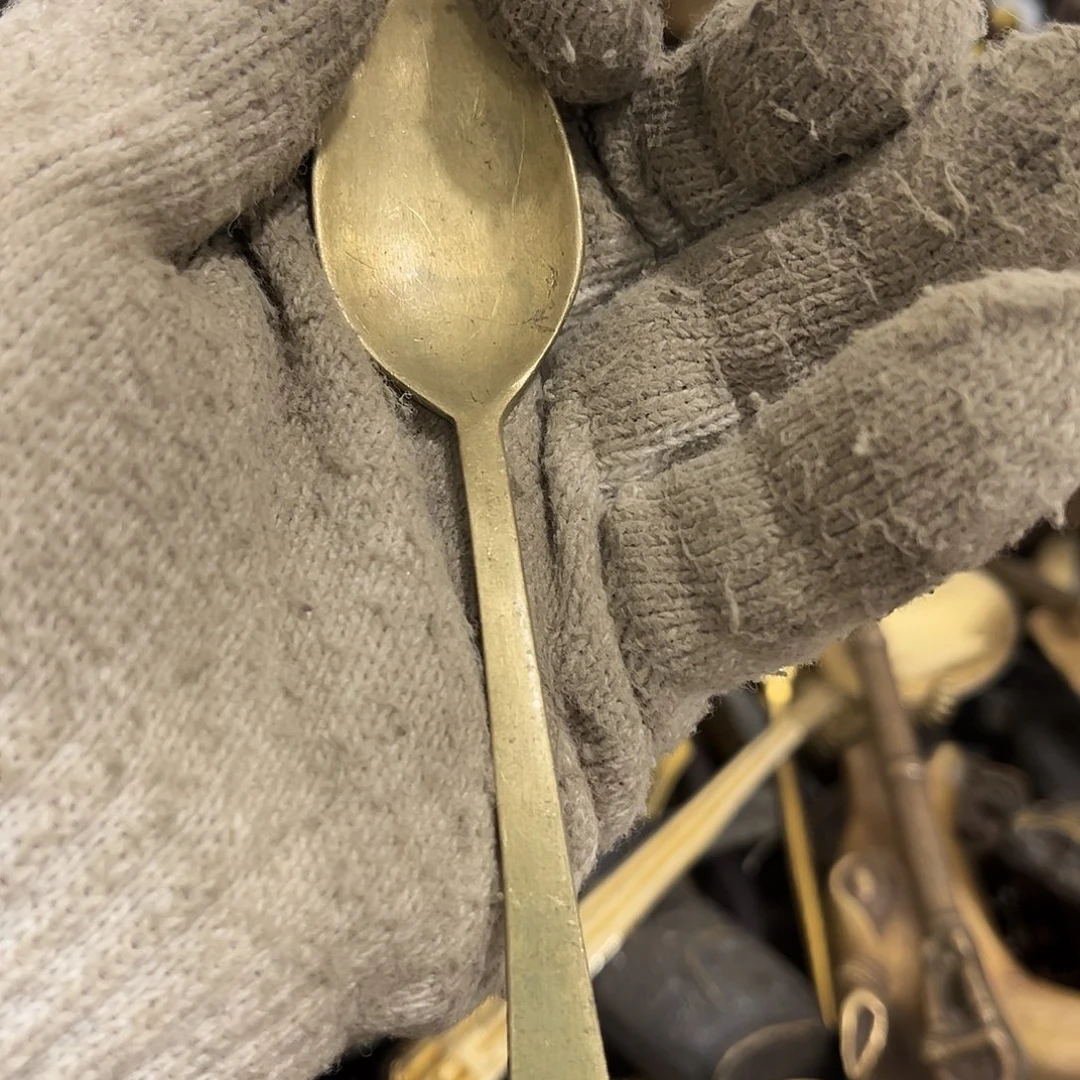 我***人闪电购铜摆件工艺品