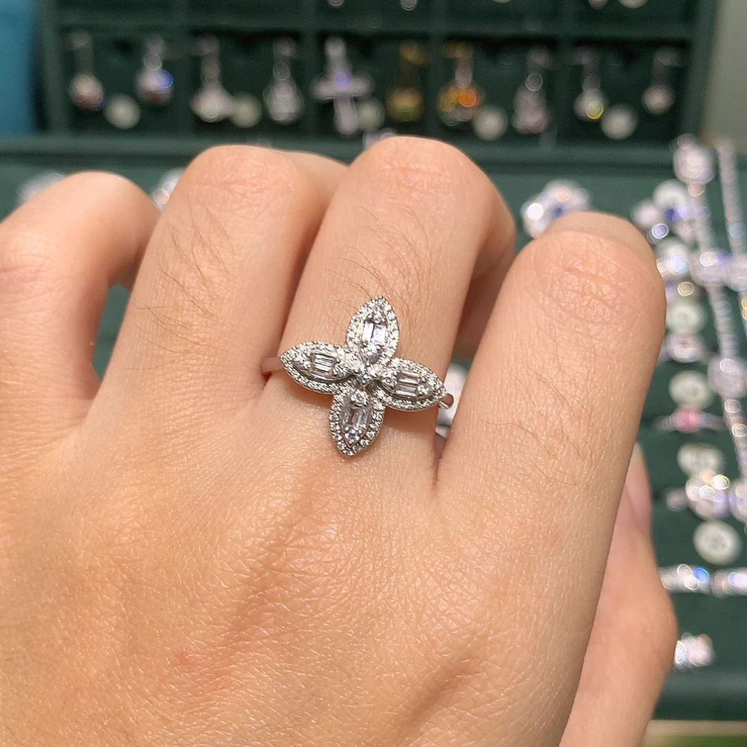 18K金镶嵌戒指/指环钻石