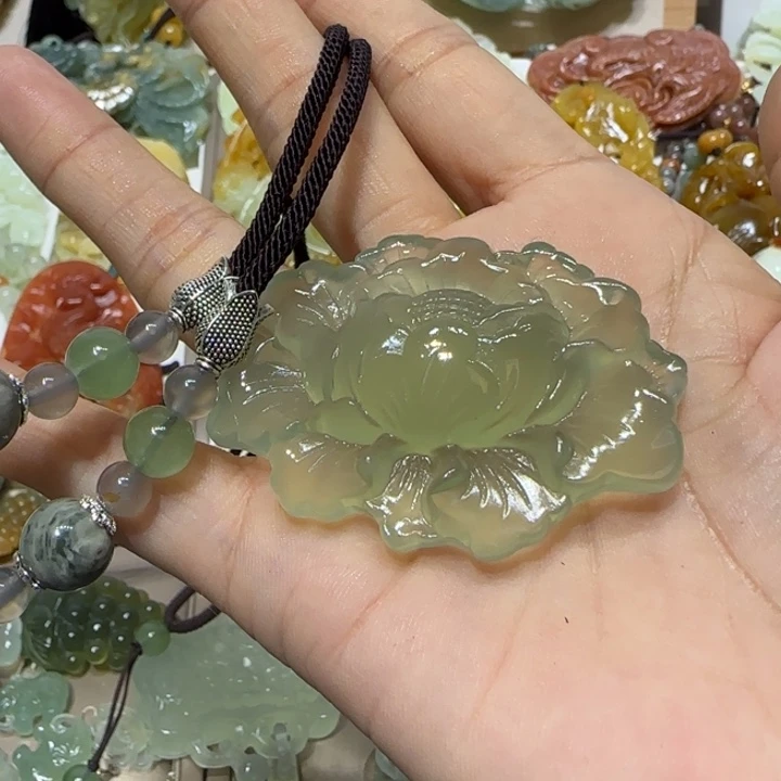 蛇纹石玉吊坠未镶嵌