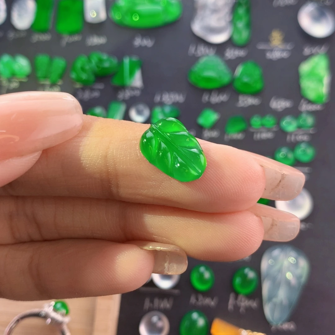 【闪购商品】翡翠未镶嵌颈饰叶