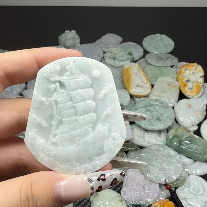 翡翠未镶嵌颈饰翡翠