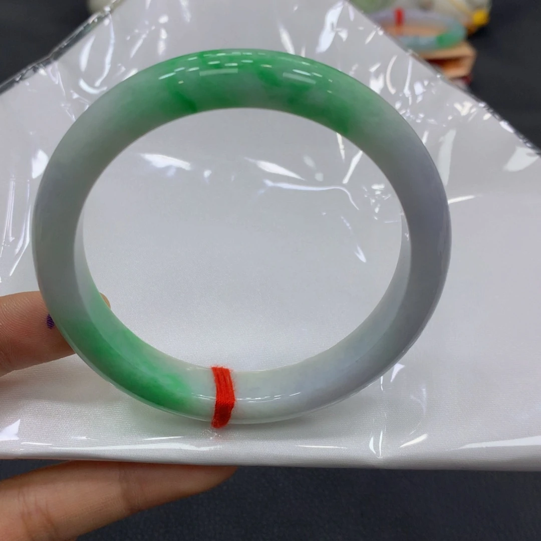 翡翠手镯未镶嵌翡翠