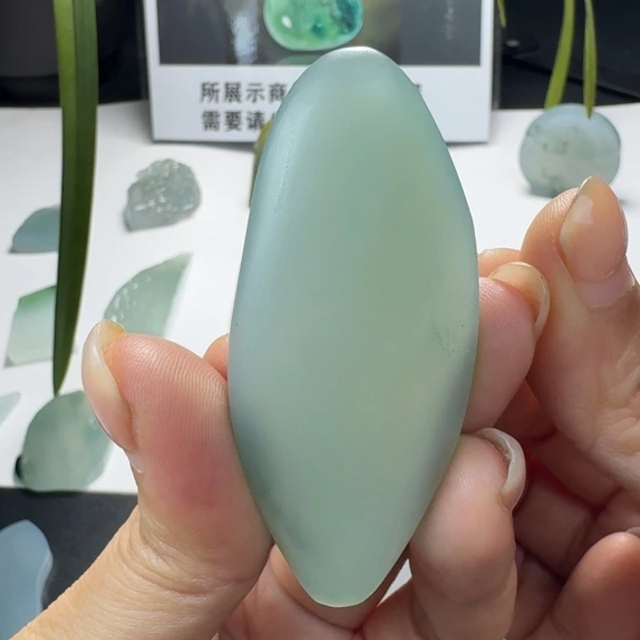 王***炸定制翡翠未镶嵌设计题材预付
