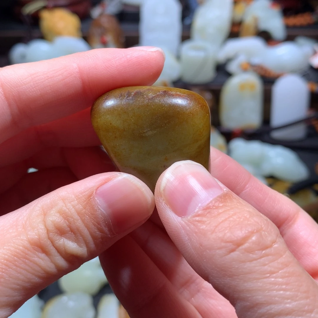 和田玉颈饰未镶嵌石*、