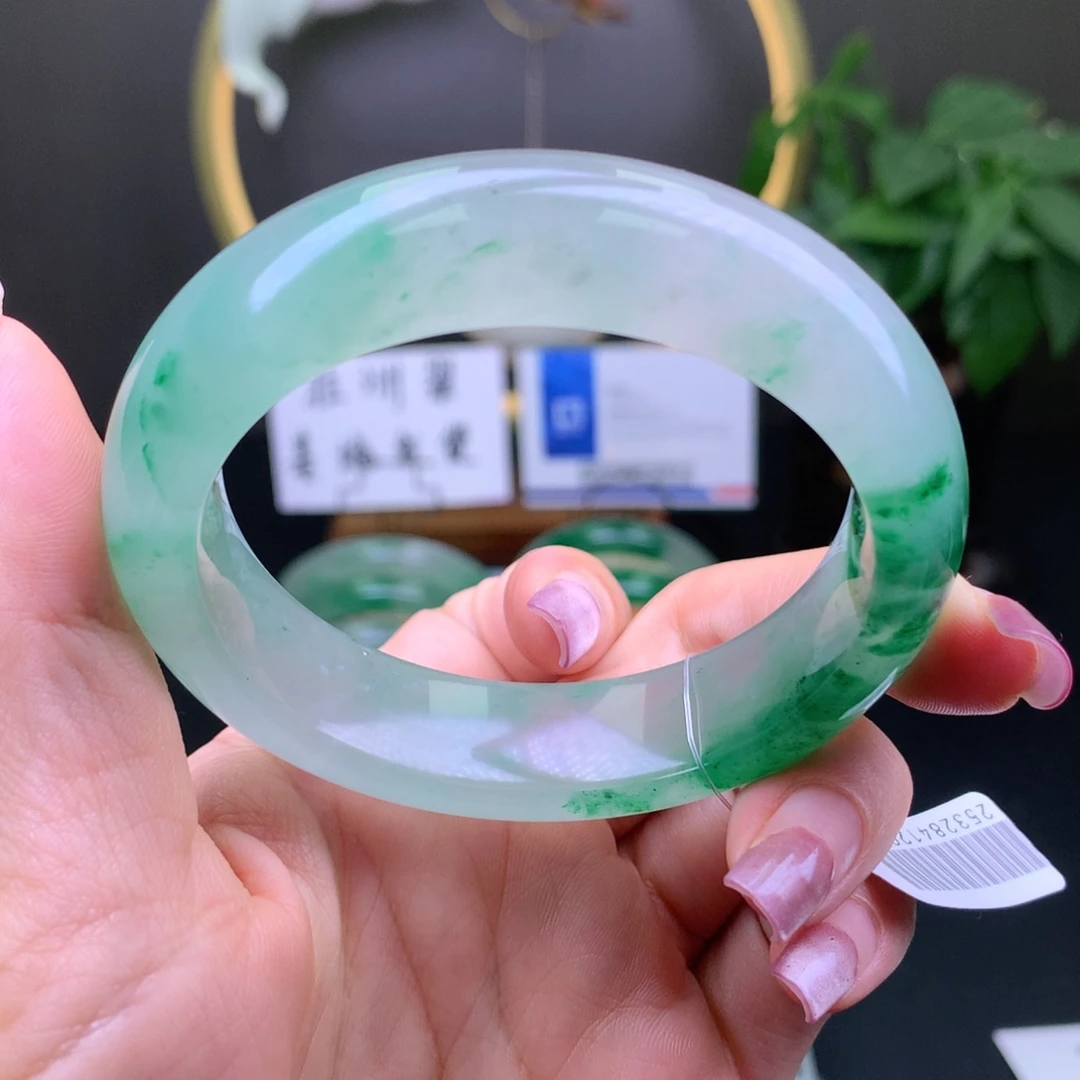 好***连未镶嵌手镯石英质玉