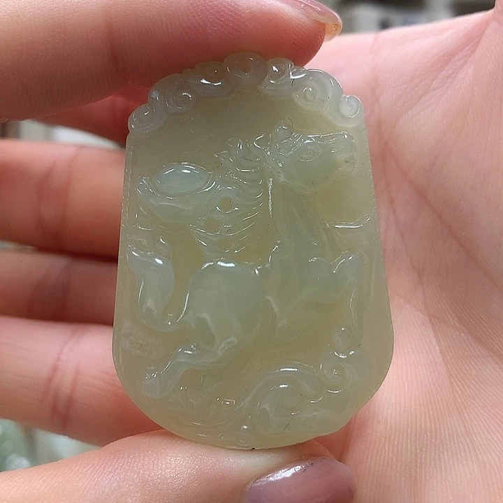 素***！颈饰未镶嵌和田玉黑点