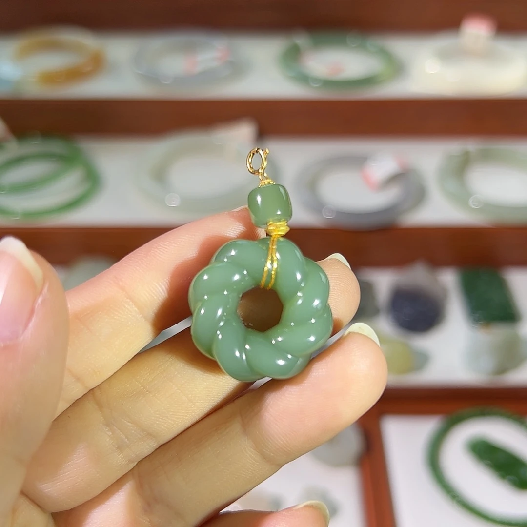 和田玉未镶嵌吊坠(不含链)