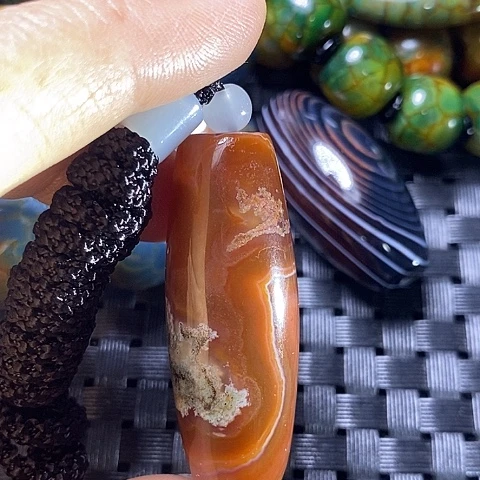 未镶嵌颈饰玛瑙/玉髓强*