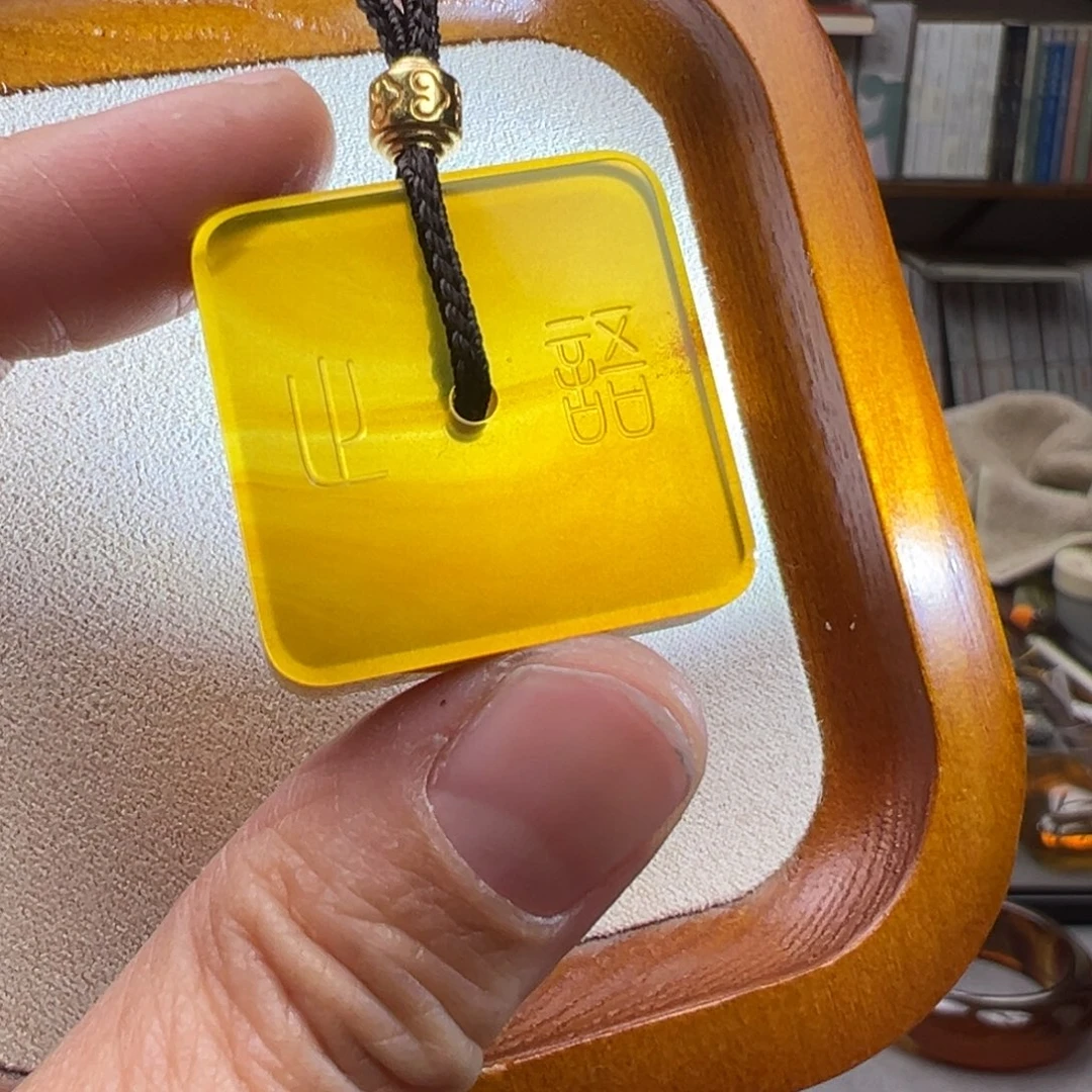 琥珀颈饰未镶嵌止语