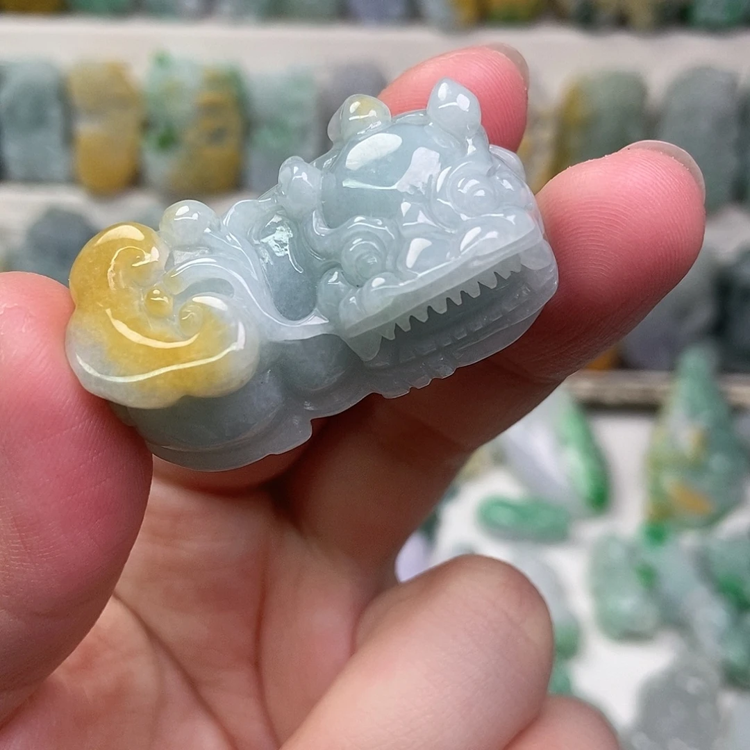 翡翠未镶嵌吊坠(赠链)