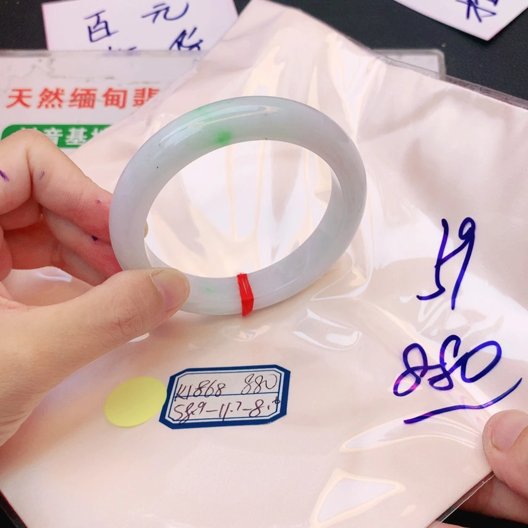 翡翠手镯未镶嵌翡翠
