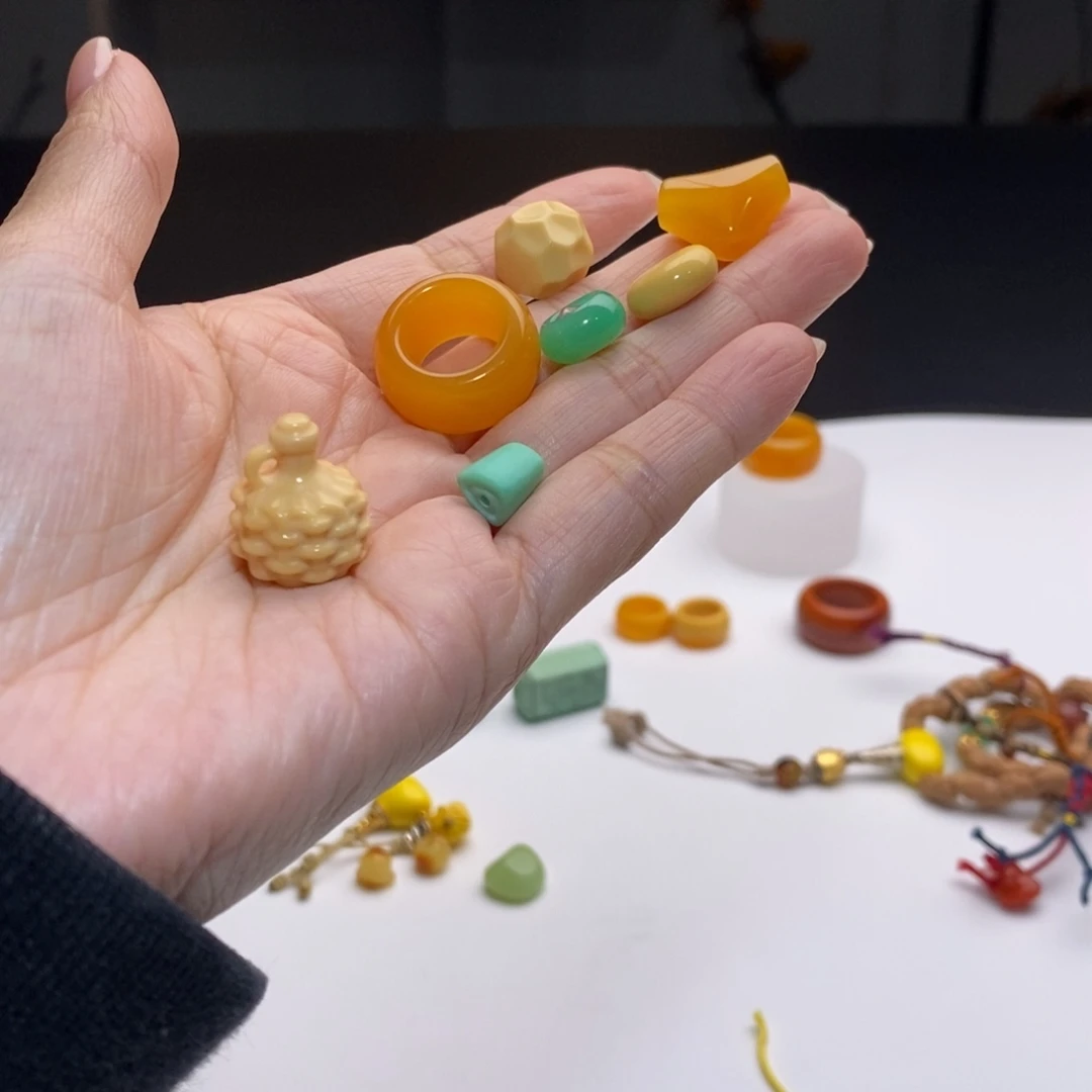 石英质玉（缅黄）未镶嵌颈饰