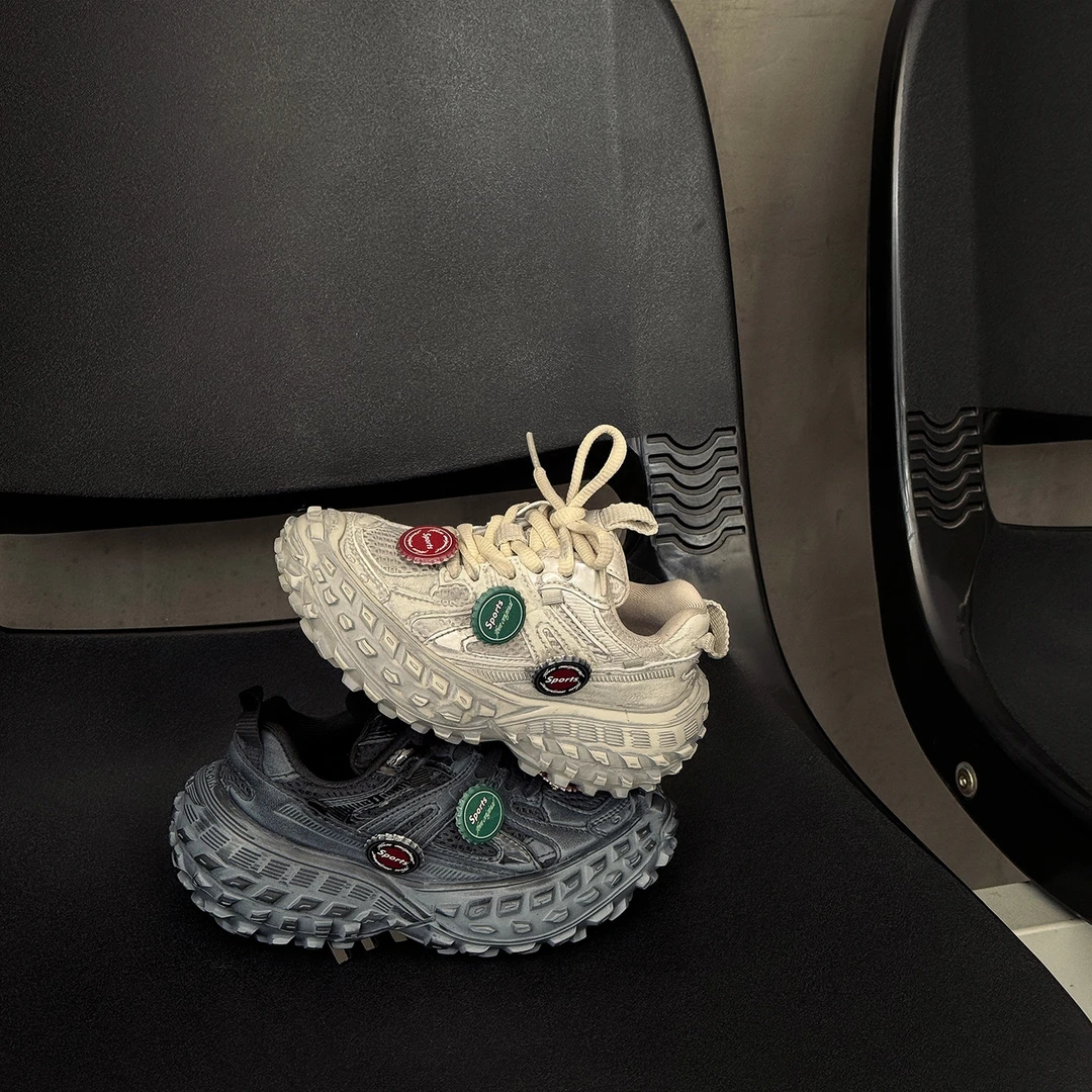 儿童潮流轮胎运动鞋2025秋季新款男童啤酒盖做旧复古老爹鞋女童鞋