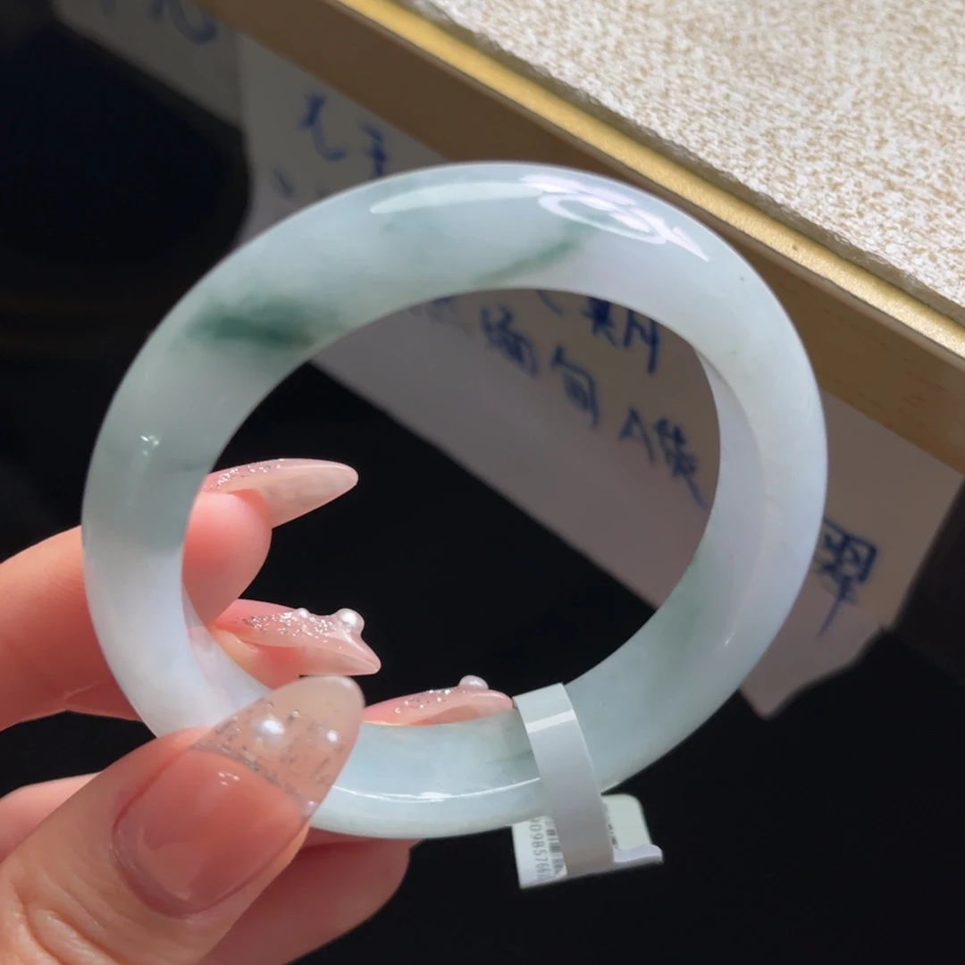 翡翠未镶嵌手镯手镯