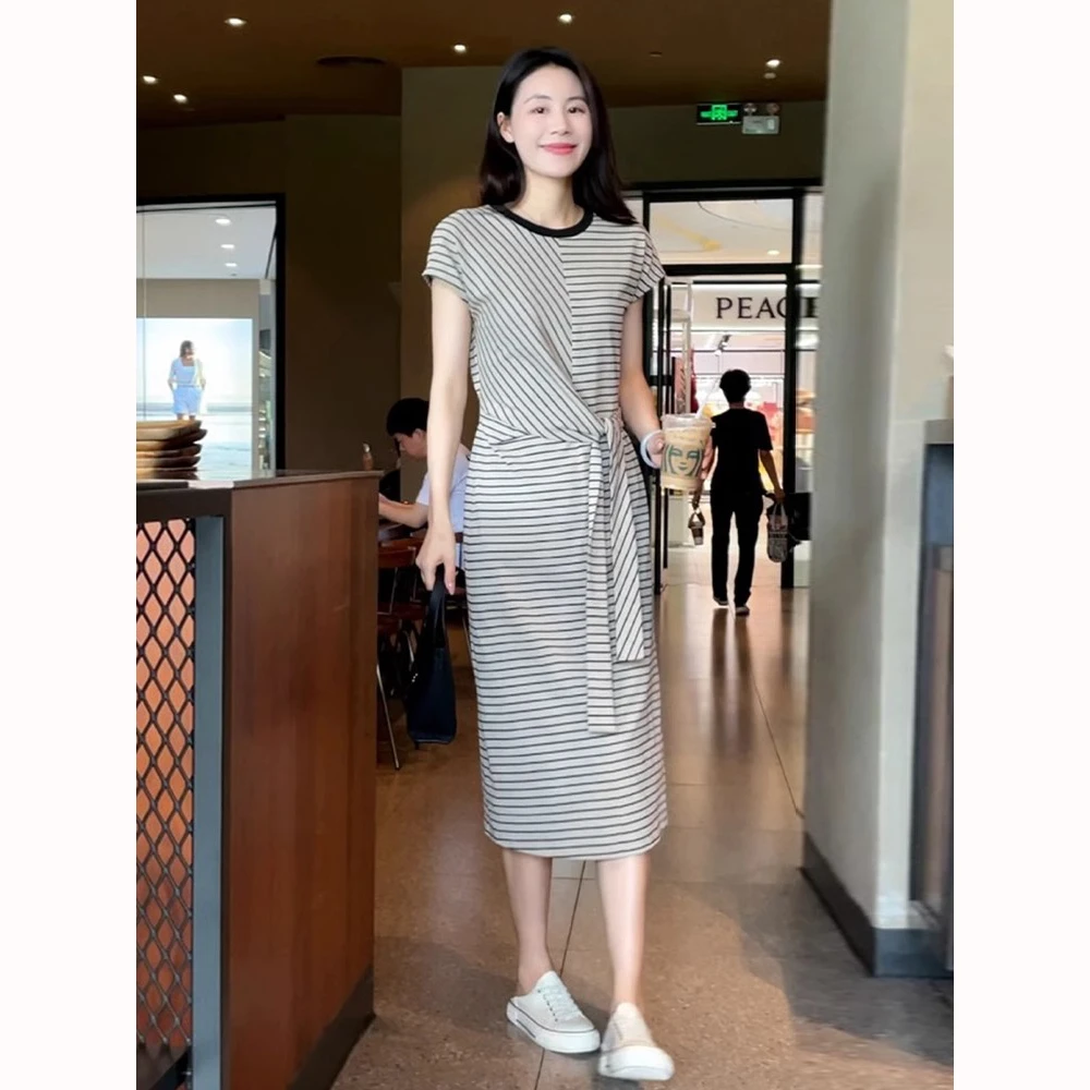 法式气质条纹连衣裙女夏2025新款高级感收腰显瘦遮肉减龄中长裙子