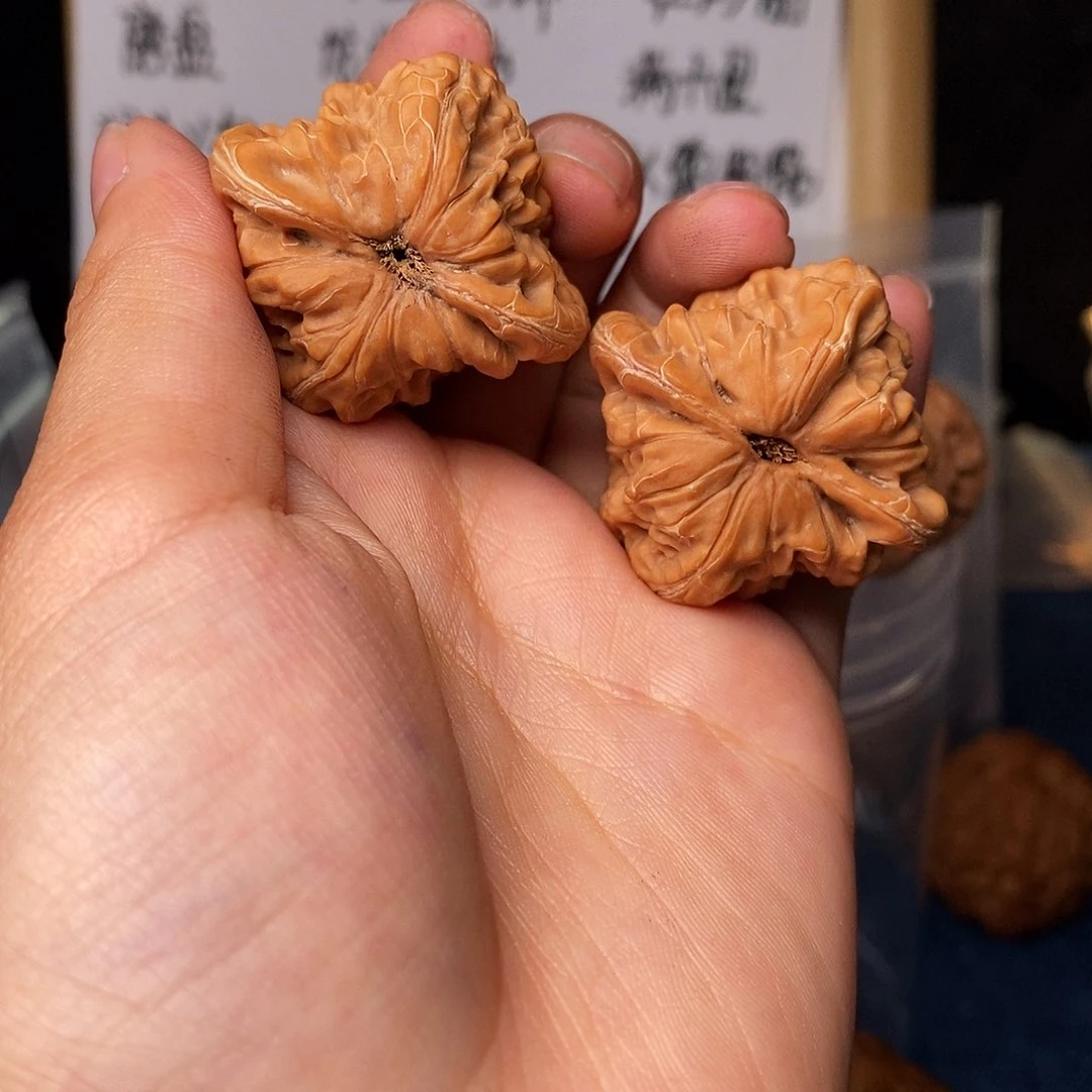 文玩核桃吊坠白蛇谷