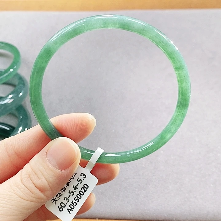 翡翠未镶嵌手镯（圆镯）