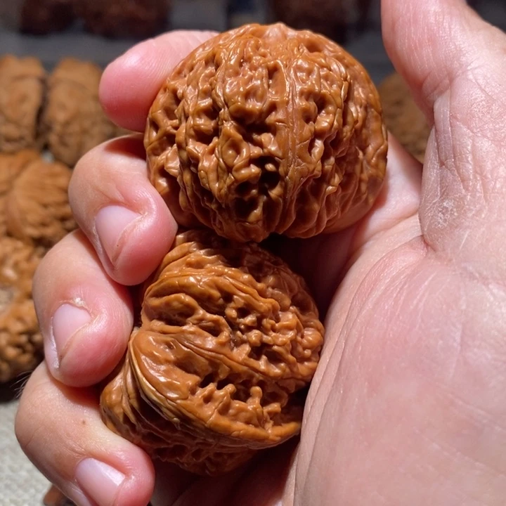 圣***汇吊坠文玩核桃核桃