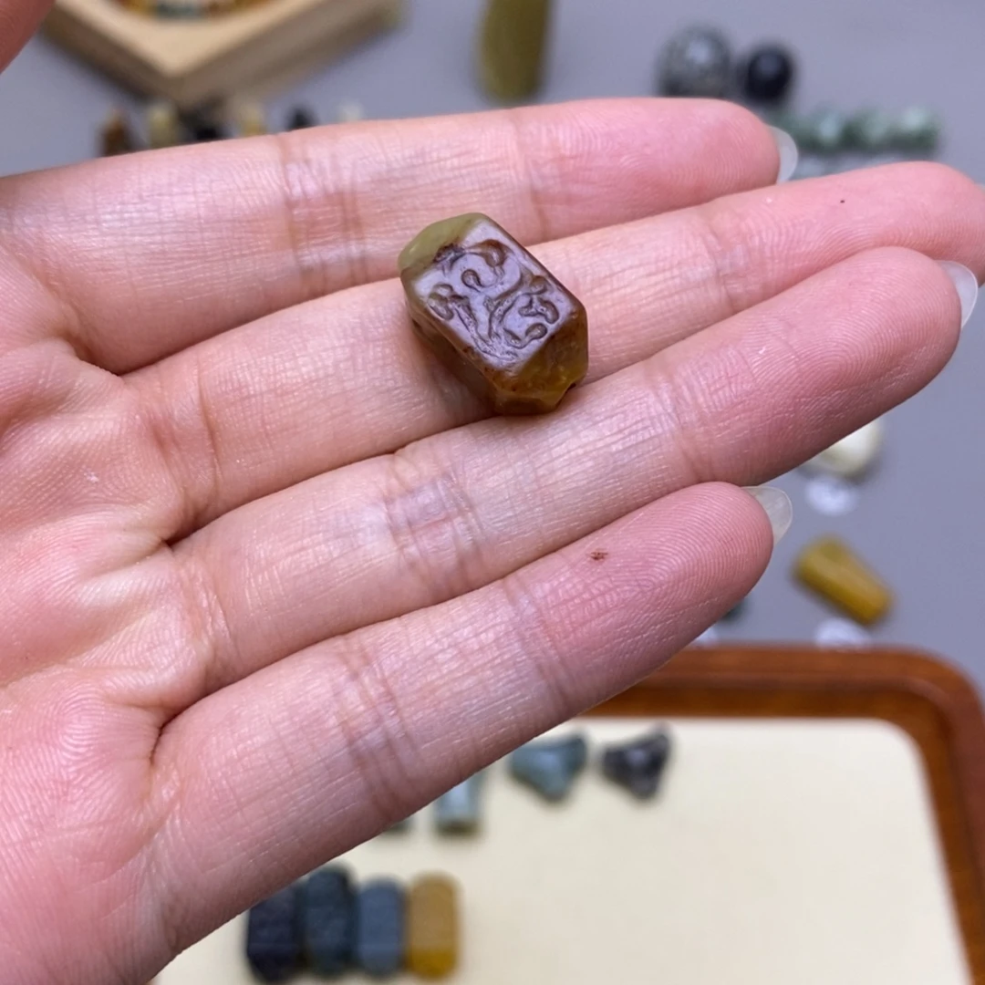 芬***织未镶嵌蛇纹石玉配饰