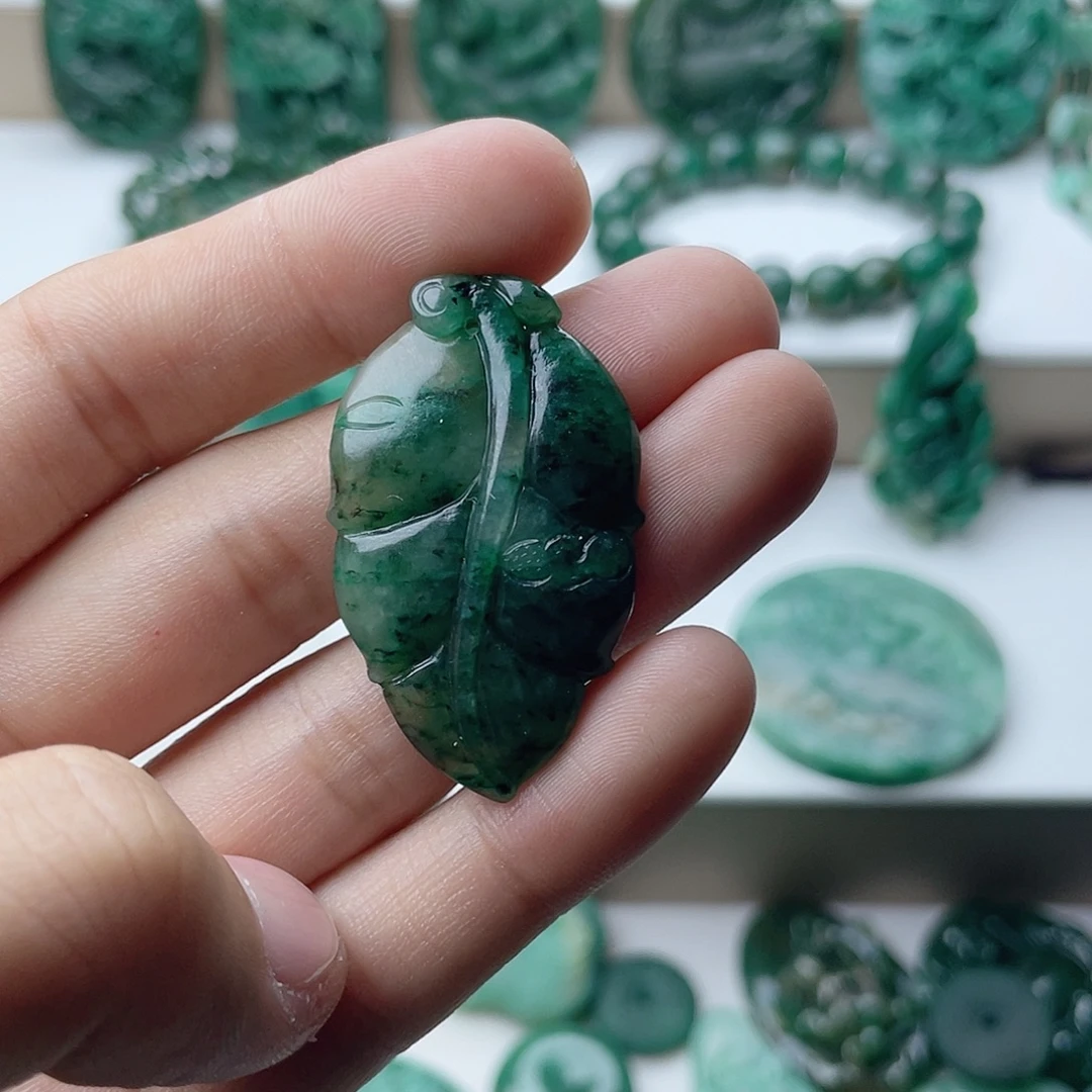 独山玉未镶嵌挂件