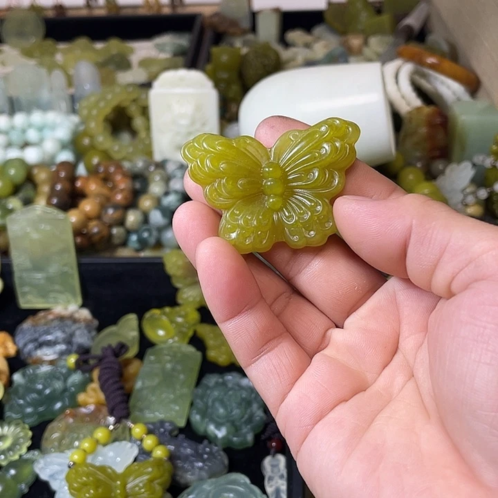未镶嵌蛇纹石玉颈饰