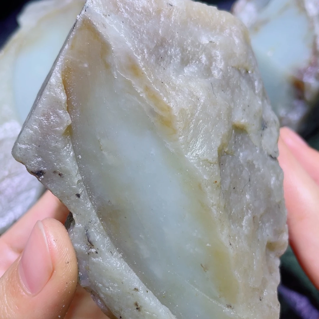 和田玉未镶嵌珠宝半成品