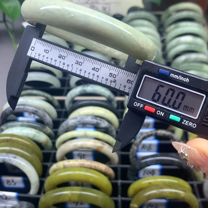 蛇纹石玉未镶嵌手镯106