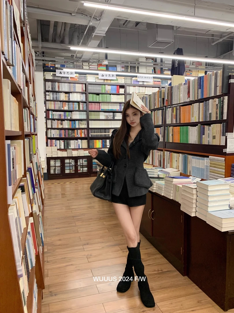 工厂清货  法式气质毛呢外套女2024年新款冬季设计感连帽修身短款