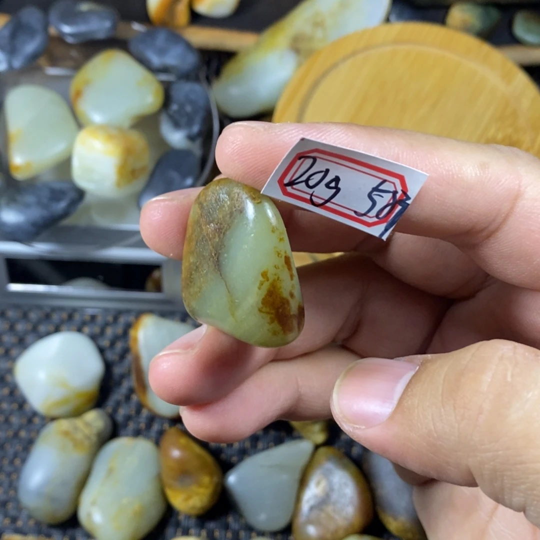 和田玉（糖玉）未镶嵌挂件