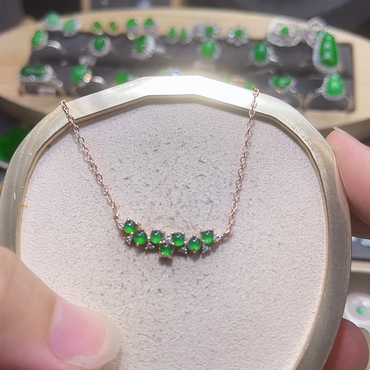 翡翠足金镶嵌吊坠(不含链)裸石