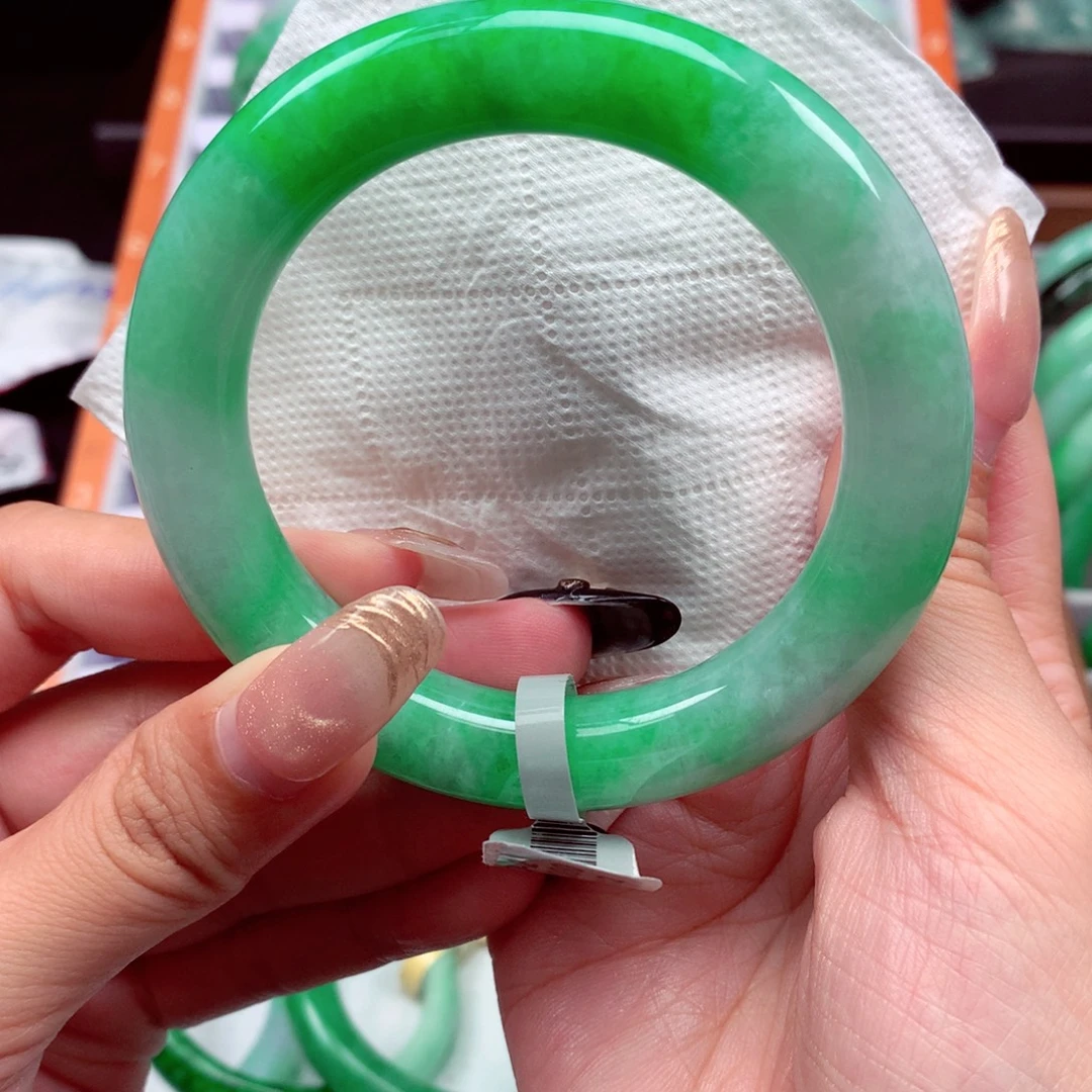 翡翠未镶嵌手镯翡翠