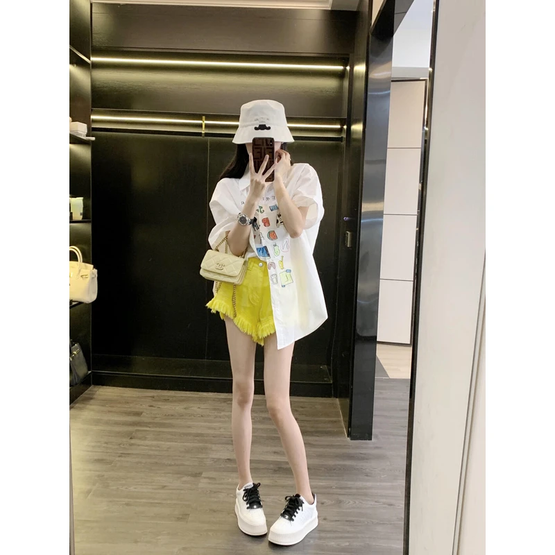 夏季新款简约白色涂鸦印花短袖衬衫女显瘦百搭通勤防嗮衬衣外套潮