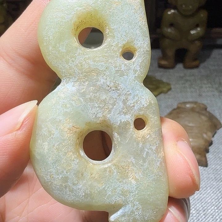 飞***哥和田玉（糖玉）未镶嵌颈饰