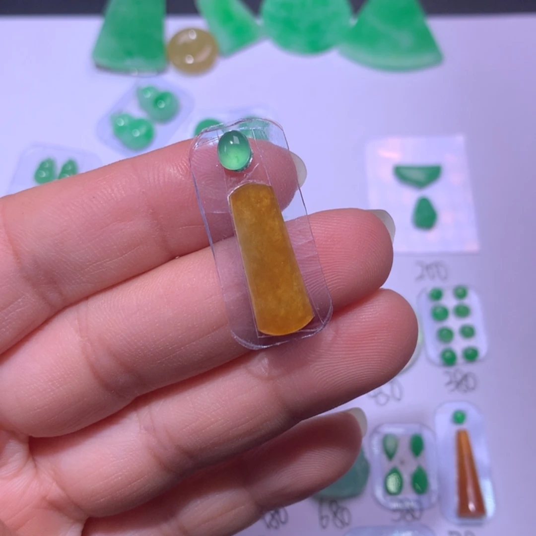 翡翠未镶嵌颈饰牌