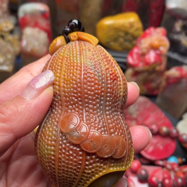 田黄石质地温润细腻昌化田黄