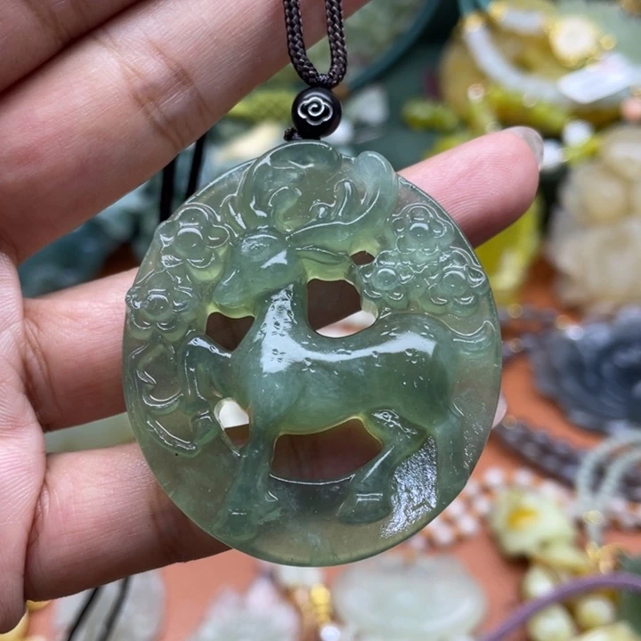 蛇纹石玉未镶嵌颈饰