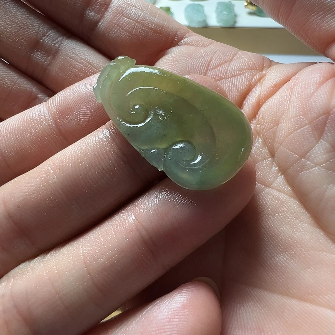 定制翡翠未镶嵌如意