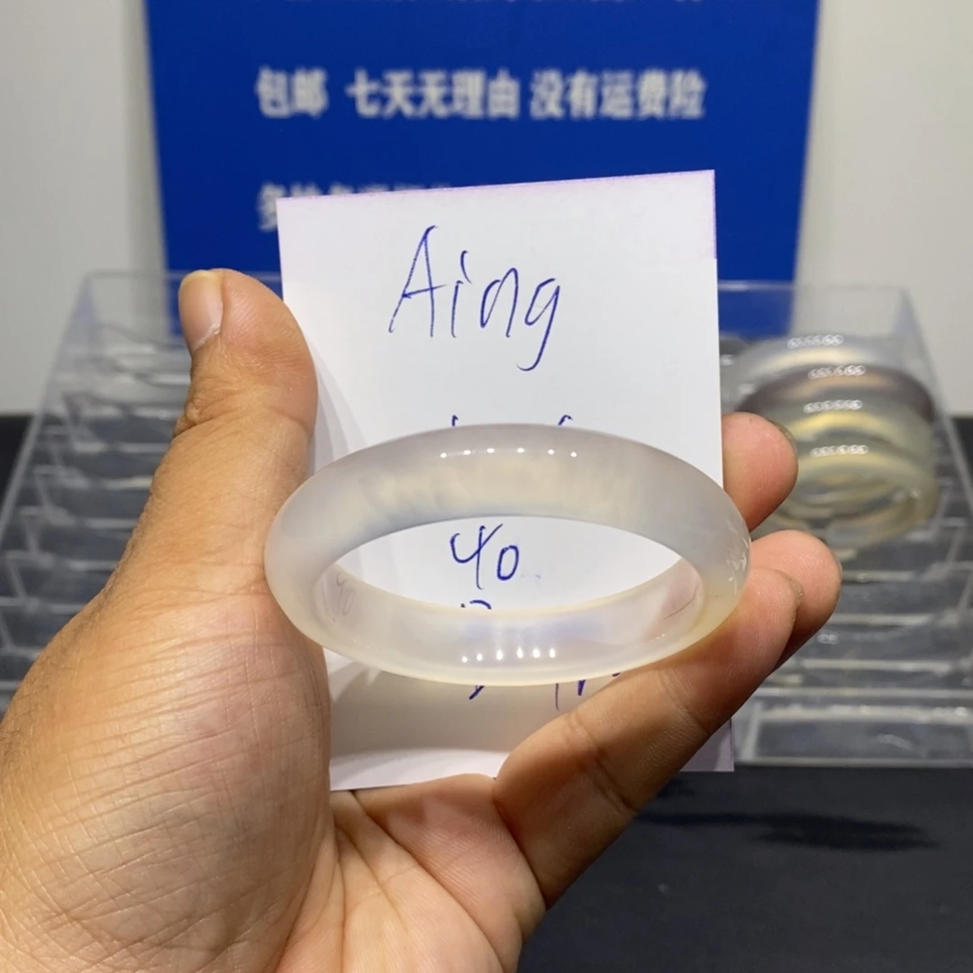 z***1玛瑙/玉髓未镶嵌手镯