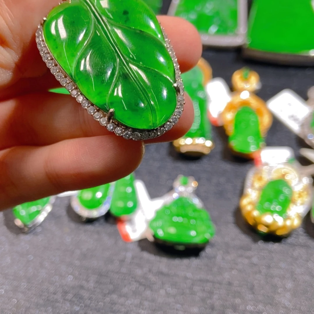 翡翠未镶嵌吊坠(不含链)