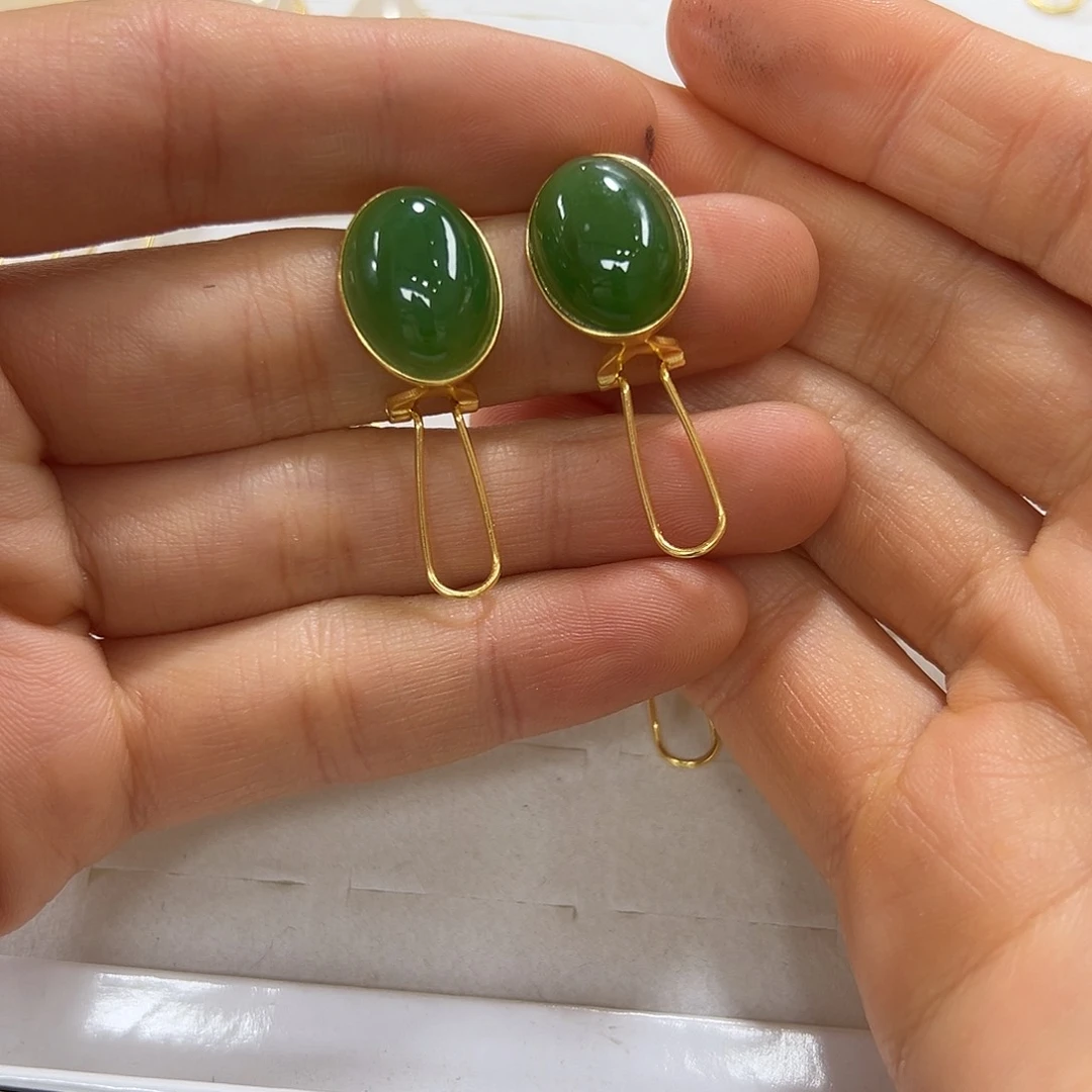 和田玉耳扣颜色多样性发货拍一发一银S925镶嵌阳***?