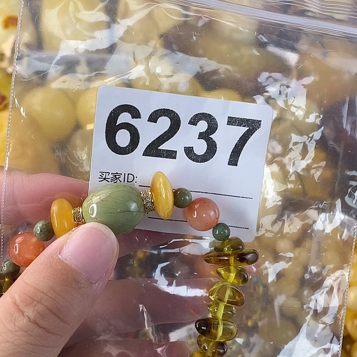 蜜蜡未镶嵌珠宝奇石