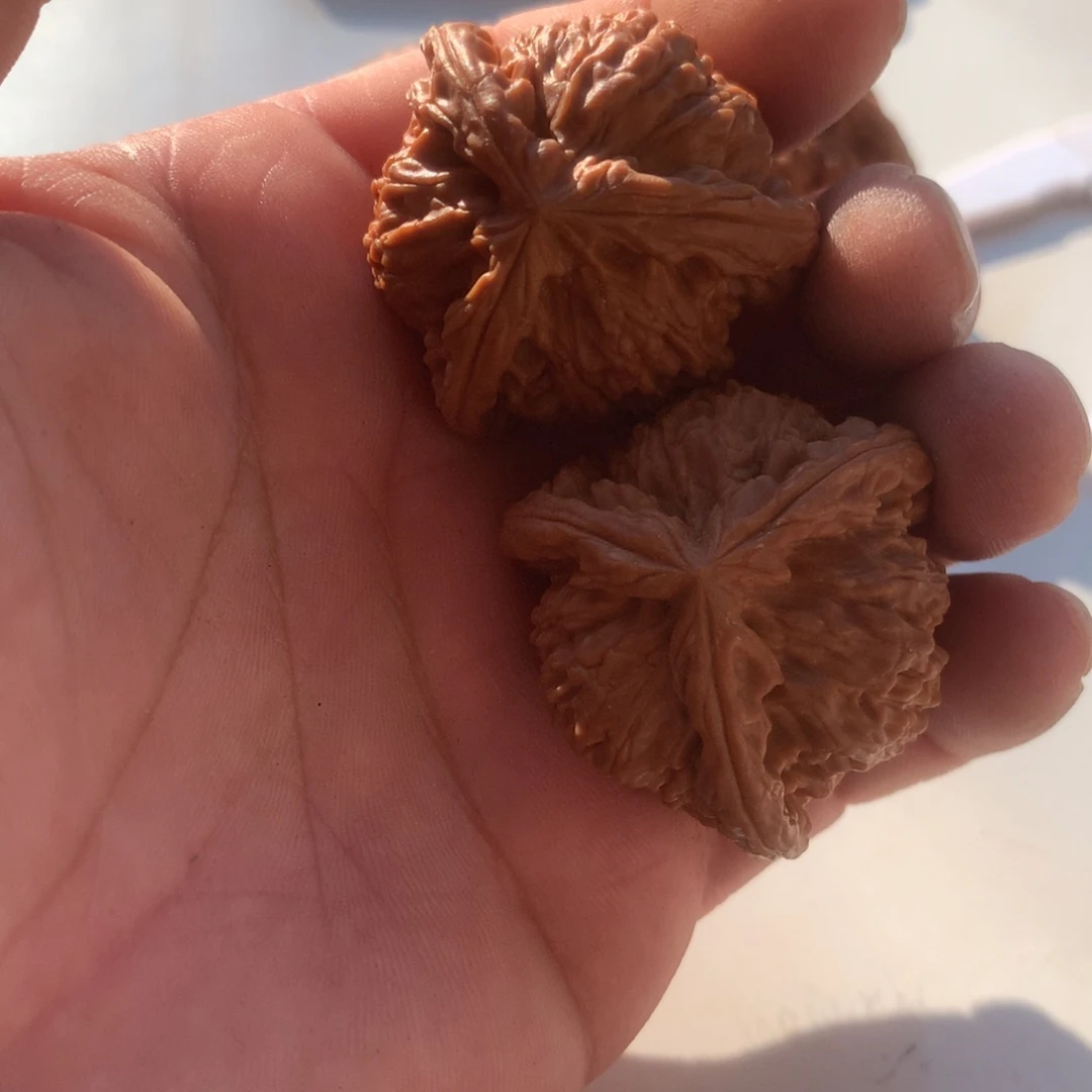 半***然文玩核桃吊坠三棱