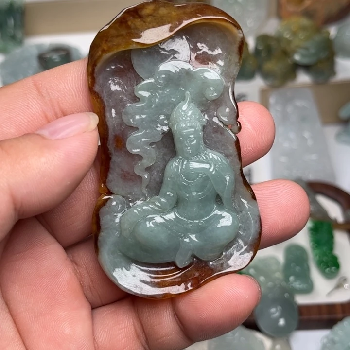 只***。翡翠未镶嵌颈饰观音