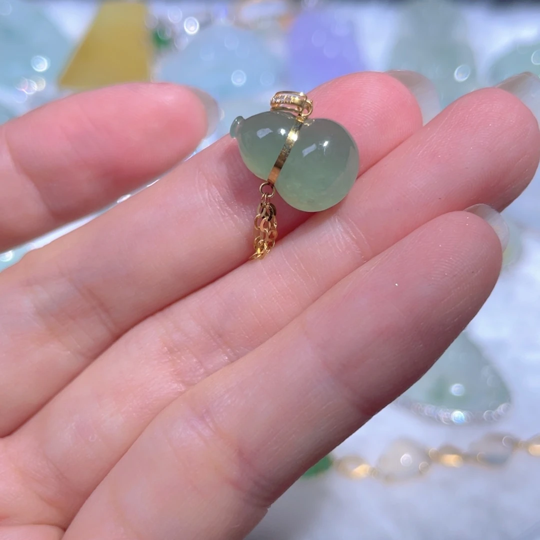 翡翠18K金镶嵌颈饰翡翠