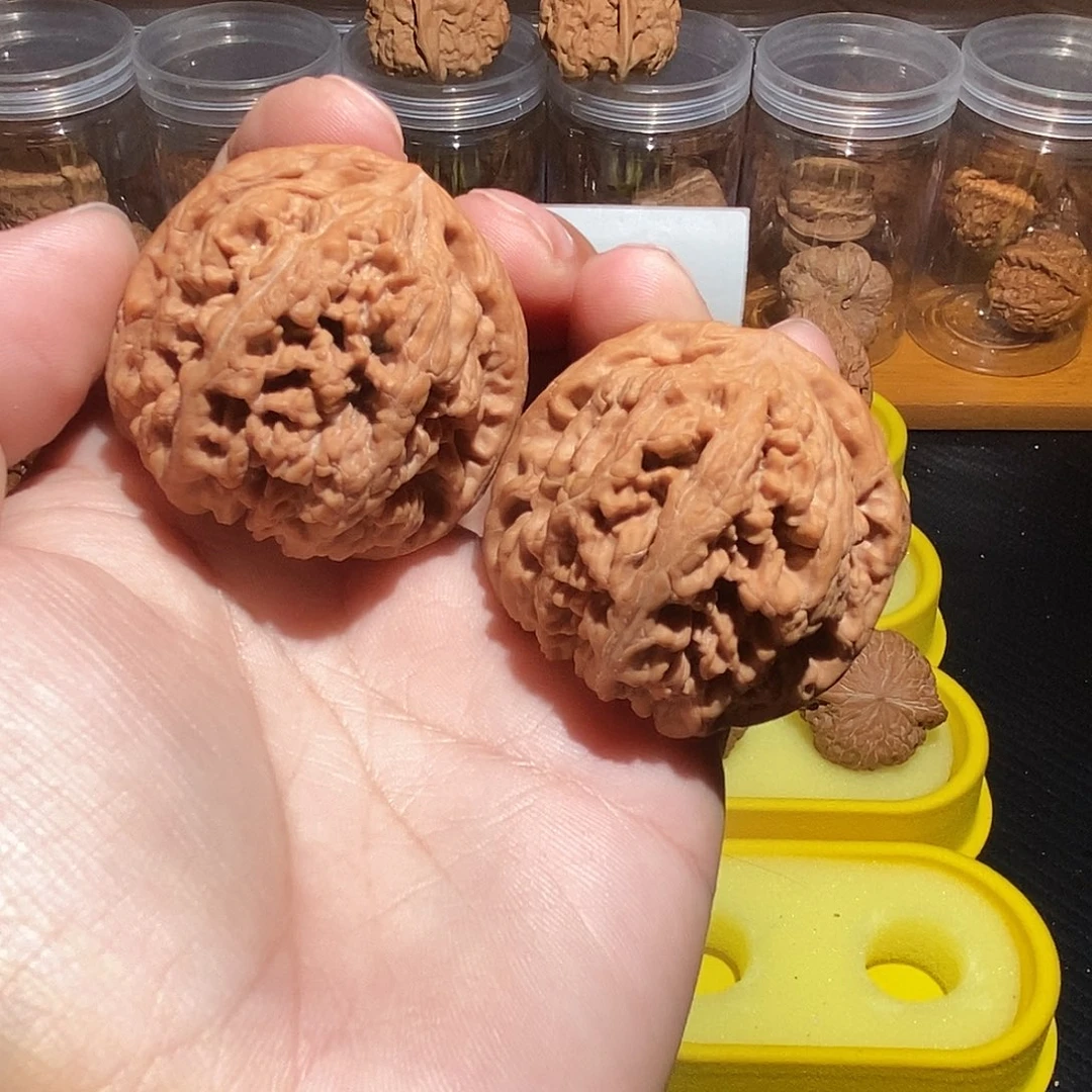 文玩核桃吊坠球筋