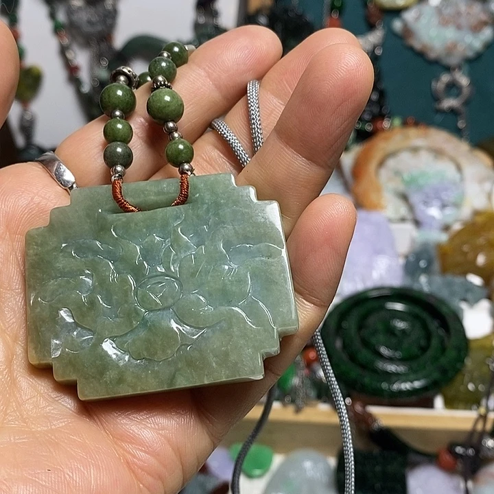 翡翠未镶嵌吊坠(赠链)