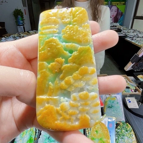 翡翠未镶嵌颈饰一