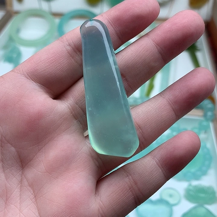 岫玉未镶嵌颈饰原石