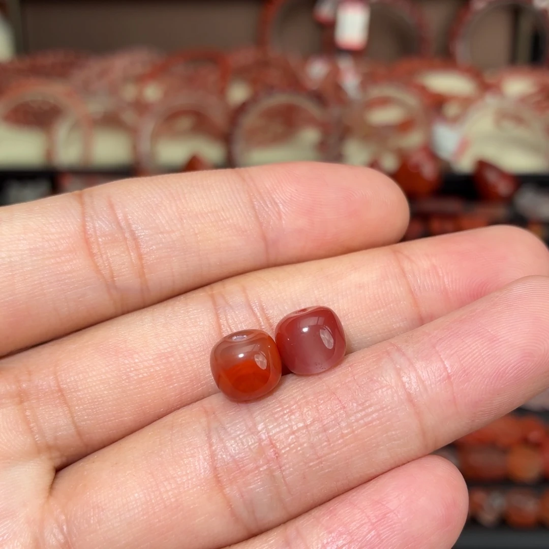 南红玛瑙未镶嵌颈饰9+老型珠一对