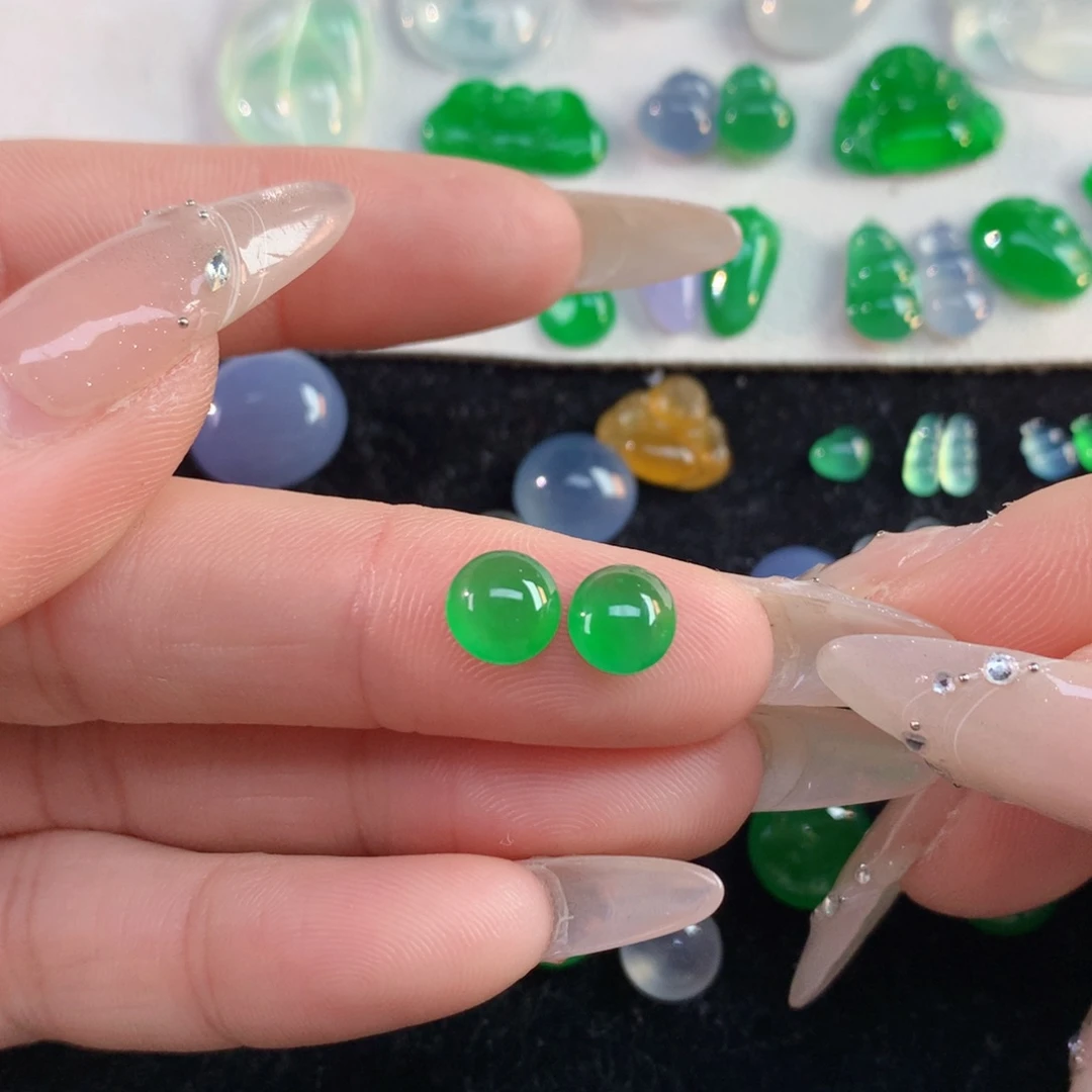 翡翠裸石6.8/2.95翡翠翡翠